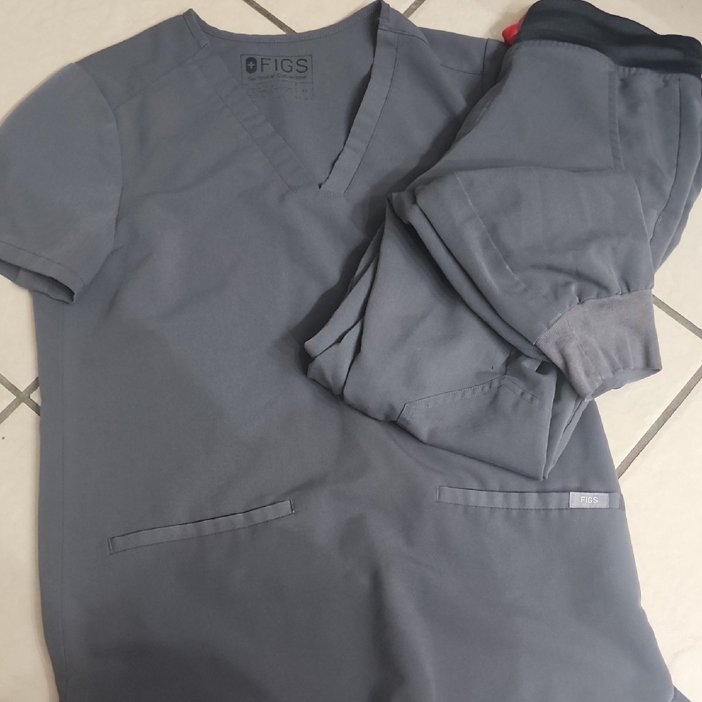 FIGS Gray Scrub Set
